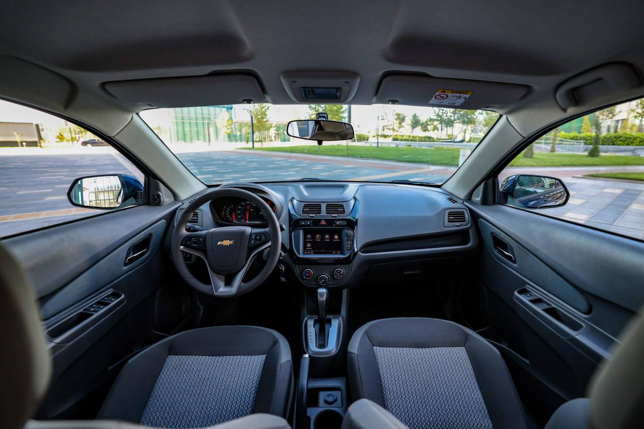 “UzAuto Motors” AJ avtomobil modellari qatorini kengaytirish dasturi doirasida tayyorgarlik ishlarini yakunlab, yangi Chevrolet Cobalt modifikatsiyalari ommaviy ishlab chiqarilishi boshlaganini ma’lum qiladi